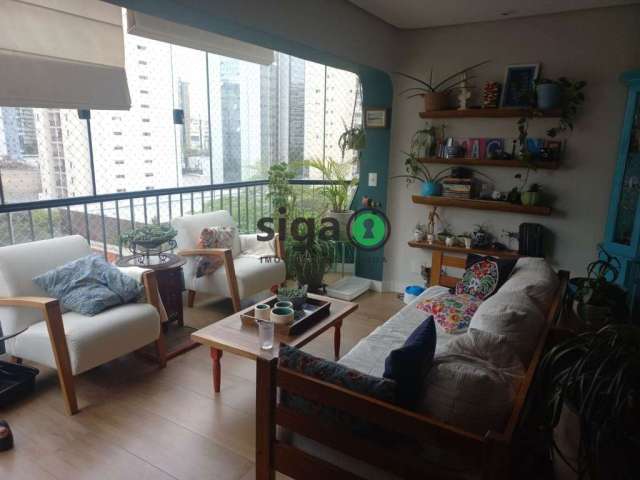 Apartamento com 120 metros, 3 quartos, suíte, hidromassagem, armários embutidos, varanda e 2 vagas