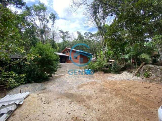 Chácara em Meio a Natureza com Cachoeira e Terreno de 4.000m² à venda em Canelinha/SC