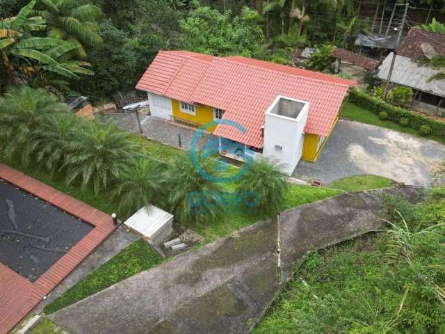 Chácara em Meio a Natureza com Cachoeira, Piscina e Terreno de 1.000m² à venda em Canelinha/SC