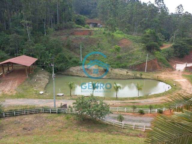 Chácara Mobiliada em Meio a Natureza, Piscina e Terreno de 2.250m² à venda em Tijucas/SC