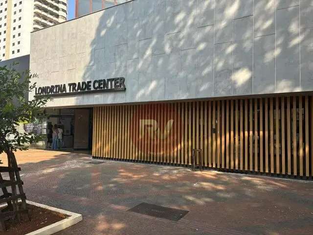 EIÍCIO TRADE CENTER - SALA COMERCIAL - 74,00 m2 útil - R$ 370.000,00