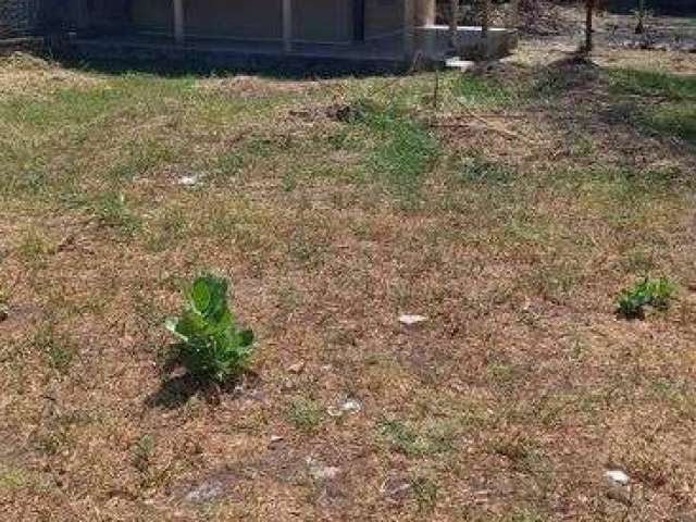 PRAIA DE PANAQUATIRA: Terreno com casa pequena a venda a 700m da beira da praia.