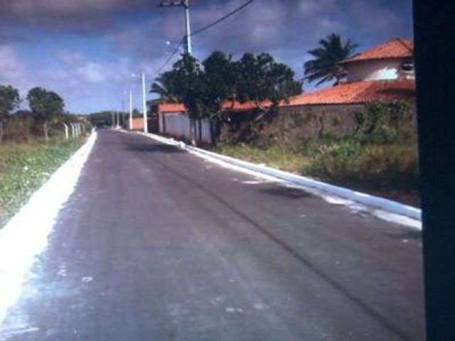 PRAIA DE PANAQUATIRA: Terreno de 900m2 à venda a 600m da beira praia.