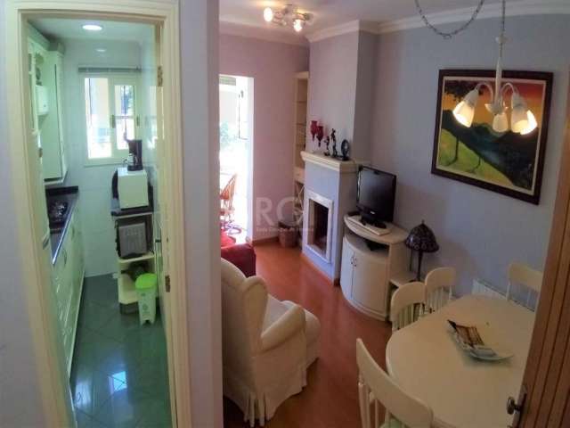 Lindo apartamento mobiliado em Gramado próximo ao Natal Luz com linda vista em todas as peças. 2 Dormitórios sendo uma suite. Living com 2 ambientes, lareira, sacada integrada, banheiro social e cozin