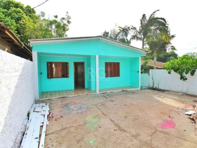 Duas casas no mesmo pátio!&lt;BR&gt;Casa da frente com 2 dormitorios, sala ampla, cozinha ampla e banheiro.&lt;BR&gt;Porão na parte debaixo da casa principal composto de 3 ambientes e banheiro.&lt;BR&