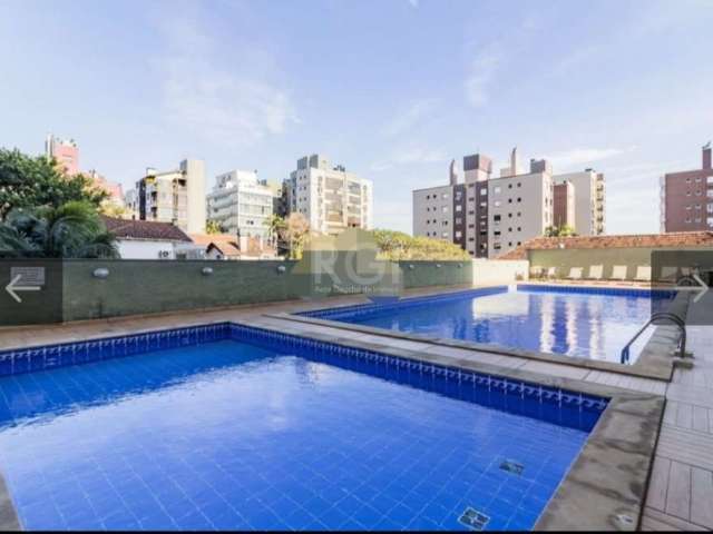 Apartamento com 03 dormitórios e 03 vagas de garagem no Bairro Petrópolis&lt;BR&gt;&lt;BR&gt;Excelente apartamento, 3 dormitórios, sendo uma suíte, living amplo, dois ambientes, vista espetacular, coz