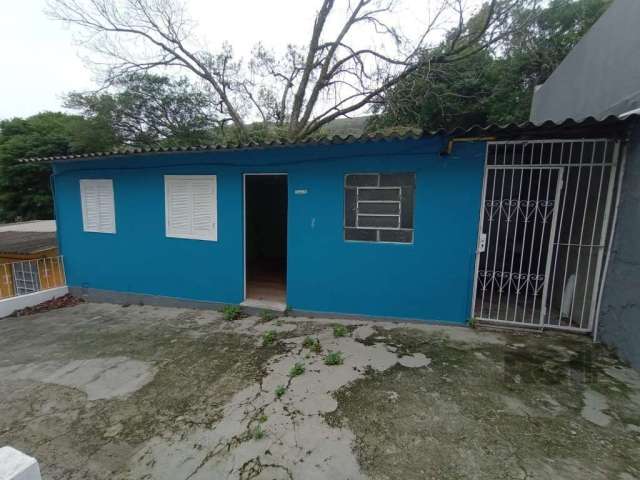 Casa com 01 dormitório, área de serviço, banheiro social, cozinha, pátio, tanque, piso: madeira. &lt;BR&gt;&lt;BR&gt;Valor do aluguel: R$ 950,00 encargos aproximados:  R$ 65,00 (iptu e  seguro fogo ob