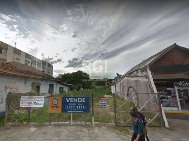 ótimo Terreno com excelente localização, na Av. Teresópolis, com aproximadamente 561m² com toda documentação em dia, marque já a sua visita.