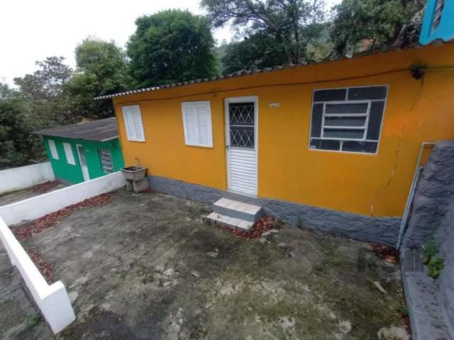 0464 - Casa com 01 dormitório, sala com cozinha, banheiro e tanque, na Rua Dona Veva,  tem mais casa no pátio com entradas individuais. &lt;BR&gt;&lt;BR&gt;*Aluguel R$ 950,00  mais taxas de  /- R$ 90,