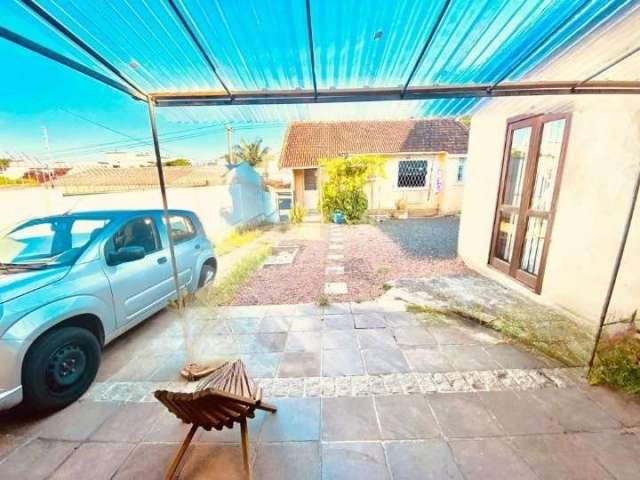 Excelente casa no bairro Camaquã com 2 dormitórios, 1sala, 1 banheiro auxiliar, cozinha, vaga para 5 carros, pátio, no mesmo terreno tem outra casa com 2 dormitórios, 1 banheiro auxiliar, amplo living