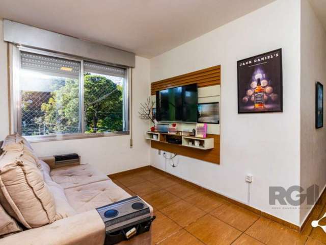 Apartamento 3 dormitórios, 1 vaga de garagem, no bairro Cristal, Porto Alegre/RS     &lt;BR&gt;  &lt;BR&gt; &lt;BR&gt;Amplo apartamento, bem iluminado, de esquina. Vista para Av Capivari e para Av Taq