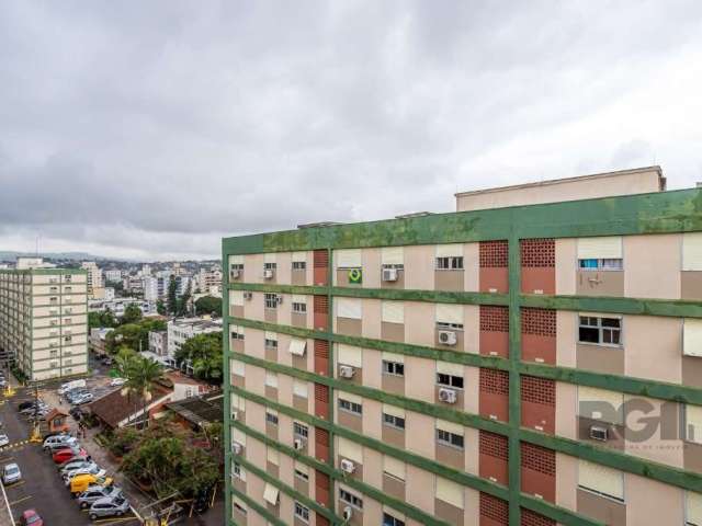 Lindo apartamento em andar alto de 1 dormitório com vista. Condomínio com segurança 24 horas, salão de festas, churrasqueiras e vagas  descobertas de estacionamento.