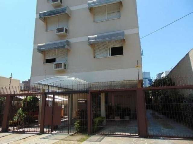 Apartamento com aproximadamente 35m², reformado e com móveis sob medido, 01 dormitório, living para 2 ambientes, cozinha, área de serviço separada e banho social. Vaga coberta. Bem localizado próximo 