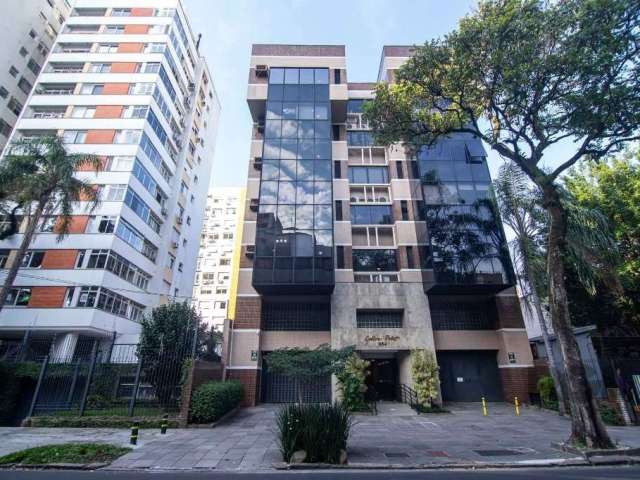 Sala comercial próximo ao Parcão no Bairro Moinhos de Vento - Porto Alegre, área de 49,26m², com 1 vaga de garagem, 6º andar, copa, divisória em gesso, piso porcelanato.&lt;BR&gt;Prédio com portaria 2