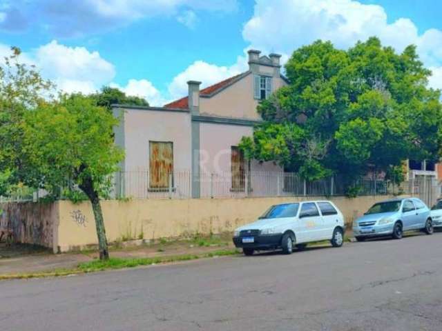 Um raro e ótimo terreno muito bem localizado no centro de Campo Bom, indicado para projetos como construção de algum empreendimento, lojas , restaurante ou até mesmo moradia. Possui uma casa mas esta 