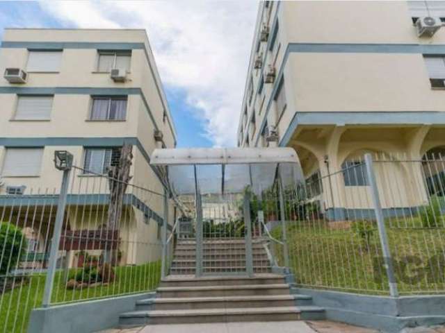 Excelente apartamento no Bairro Santo Antônio, com 3 dormitórios, cozinha, área de serviço, amplo living bem arejado, ótima orientação solar, 1 vaga de garagem coberta, condomínio com portaria 12hs, p