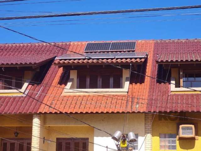 Casa constituída de 3 dormitórios, sendo 1 suíte no terceiro piso e 2 no segundo piso com móveis, ar condicionado, sala, lavabo, cozinha, área de serviço coberta com churrasqueira, pátio aos fundos co