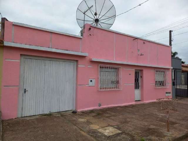 Casa com 2 dormitórios, banheiro, sala, cozinha, garagem para 2 carros e pátio amplo.&lt;BR&gt;Agende uma visita conosco e venha conhecer esse aconchegante imóvel!!!