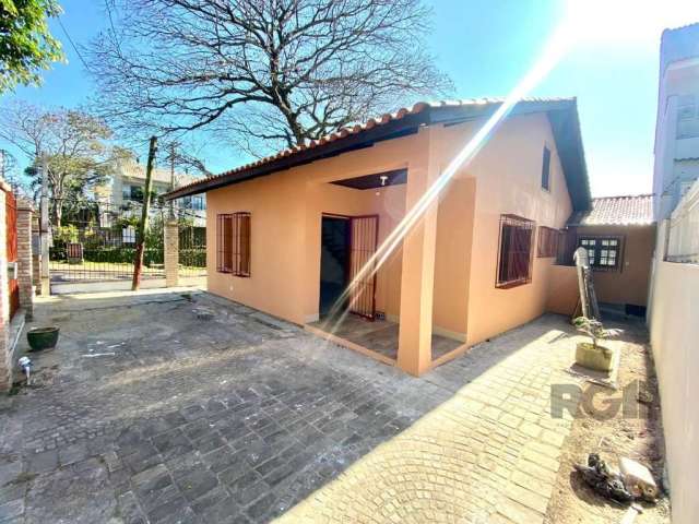 Excelente casa, bem localizada entre a Mal,Mesquita e Eng.Ludolfo Boehl , com  03 dormitórios(sendo um suite) com opção para mais um quarto no mezanino, sala, banheiro em porcelanato, cozinha e area d