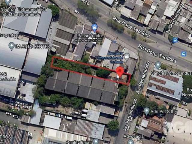 Terreno para venda, com 617,10m² de área total, sendo 8,50m de frente e 72,60m de frente à fundos. Localizado na Av. Pernambuco.