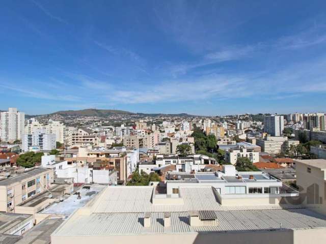 Apartamento duplex com 02 dormitórios, sendo os dois suítes, lavabo, living amplo para 02 ambientes, escadaria reta, cozinha montada, área de serviço, vaga de garagem para dois carros. Ótima vista.