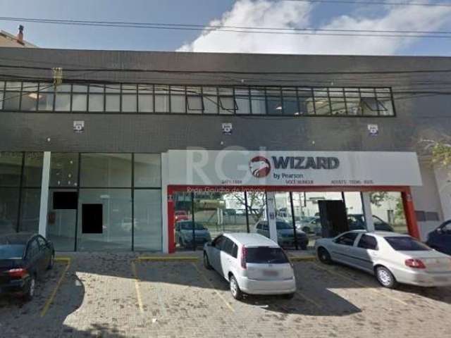 Excelente sala comercial com 467m² a venda em Cachoeirinha, muito bem localizada, em avenida movimentada. A loja encontra-se locada. Oportunidade de investimento.