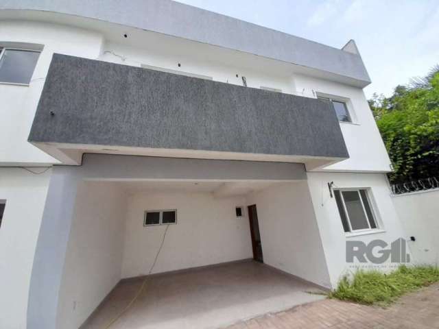 Ampla casa a venda com 236.96m² privativos ,casa conta com 3 quartos, sendo 1 suíte, terraço, living integrado com lavabo, 3 banheiros sociais e 1 vaga de garagem. A casa está em ótimo estado de conse