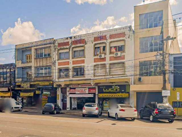 Loja com aproximadamente 115 m², com lavabo, cozinha, banheiro social e 02 salas. Bem localizada na avenida Azenha. Atualmente esta locada, ideal para investidor.&lt;BR&gt;Agende já sua visita!