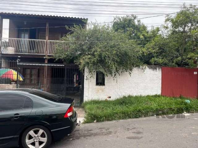 Duas casas no mesmo terreno, casa da frente 2 dormitórios, 2 salas, banheiro e cozinha.  Casa dos fundos 1 dormitório, sala, banheiro e encima um jk e garagem.