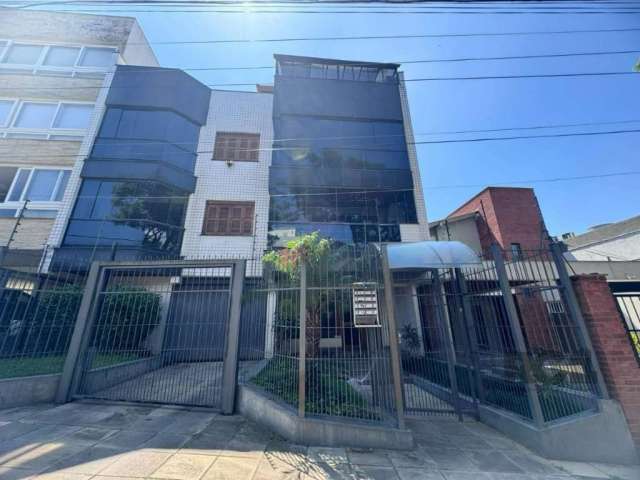 Apartamento com três dormitórios sendo uma suite , semi-mobiliado , sacada com churrasqueira , ensolarado com uma vaga de garagem coberta .