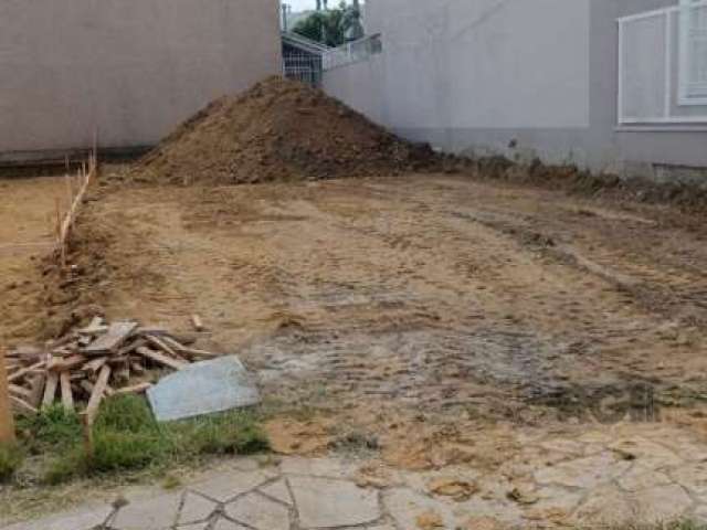 Excelente terreno plano de 151m2 de área total, localizado no Jardins do Prado.&lt;BR&gt;Próximo a todos os recursos que o bairro oferece.&lt;BR&gt;&lt;BR&gt;Venha conhecer!