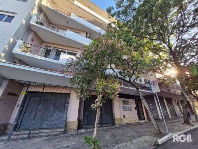 Ótima oportunidade! Apartamento à venda no Ed. Itamarati, localizado na Avenida Cristóvão Colombo, no bairro Floresta em Porto Alegre. &lt;BR&gt;Com 2 quartos, banheiro social, área privativa de 71.33