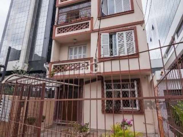 Vendo apartamento  02 dormitórios no Bairro Floresta, piso em parquet, amplo banheiro, cozinha, área de serviço fechada, espera parea banheiro auxiliar, janelas novas. Edifício Residencial localizado 