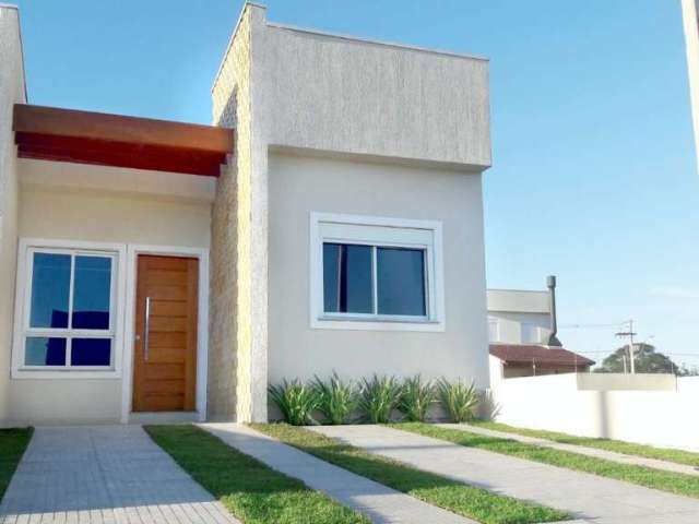 Ótima casa térrea em construção,  de 3 dormitórios sendo uma suíte. Amplo living para dois ambientes, com cozinha integrada, banheiro social.  Pátio aos fundos com churrasqueira e lavanderia. Pátio na