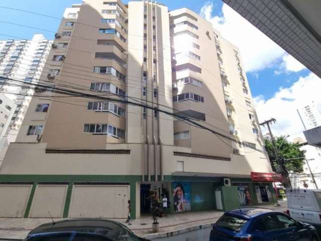 Ótima e ampla cobertura duplex em camboriú, andar alto, com 267m² privativos, de 4 dormitórios e 2 vagas. Possui sala de estar ampla, sala de jantar, 4 dormitórios sendo 2 suítes, 2 banheiros, copa co