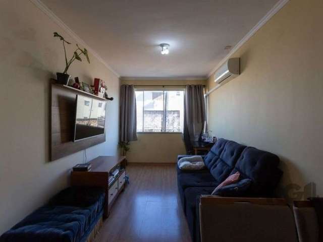 Descubra este charmoso apartamento localizado no bairro Jardim Botânico em Porto Alegre. Com uma área construída de 49m², o imóvel oferece um quarto espaçoso, banheiro social, churrasqueira, cozinha, 