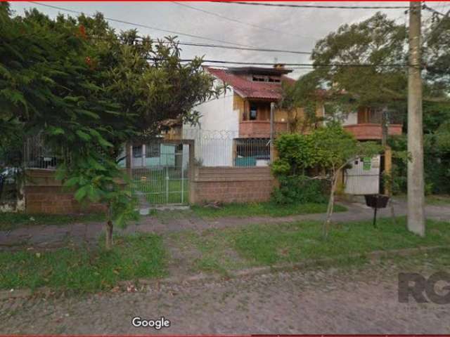 Terreno medindo 11 x 43 = 473, plano.&lt;BR&gt;Neste terreno consta uma casa ,  com living, tres dormitorios, banheiro, cozinha.&lt;BR&gt;Vamos visitar?&lt;BR&gt;Aguardo sua ligação.