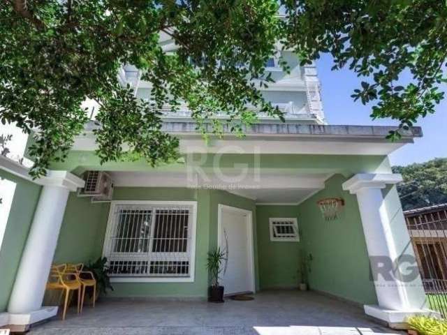 Excelente casa com 03 dormitórios e vaga para 03 carros no bairro Ipanema! &lt;BR&gt;&lt;BR&gt;No andar térreo um amplo living de estar e jantar, lavabo, cozinha americana, espaço gourmet com churrasq