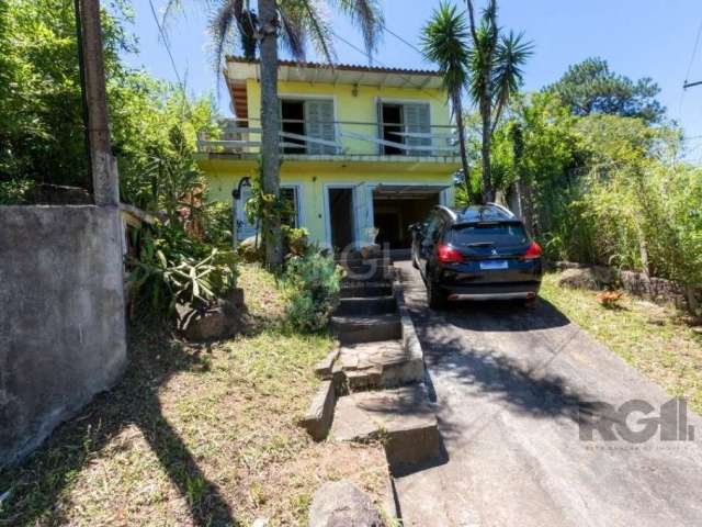 DE R$424.000,00 POR R$295.000,00!&lt;BR&gt;Casa com 4 dormitórios, sendo 2 com sacada, vagas de garagem cobertas.&lt;BR&gt;Piso térreo com amplos livings em ambientes integrados, sendo sala de estar e