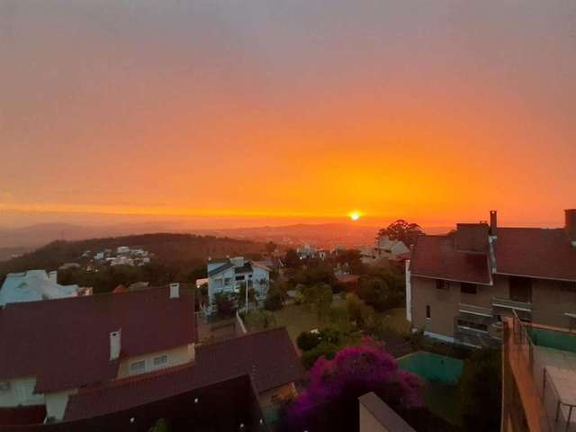 excelente terreno localizado no Morro São Caetano ( APAMECOR ), um dos bairros mais diferenciados da capital pela vista eterna e panorâmica de toda Zona Sul, do Rio Guaíba e do Por do Sol espetacular!