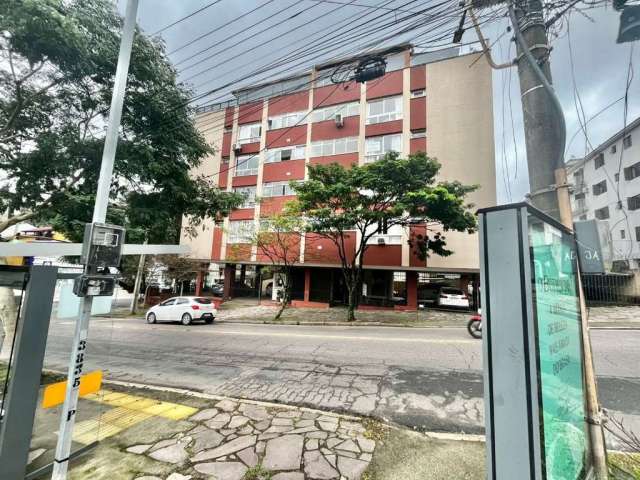 Vende-se ótimo apartamento de 69m². Possui 02 dormitórios, banheiro social, amplo living para 02 ambientes, lavabo, cozinha espaçosa, área de serviço, dependência e 01 vaga de garagem fixa coberta. Ót