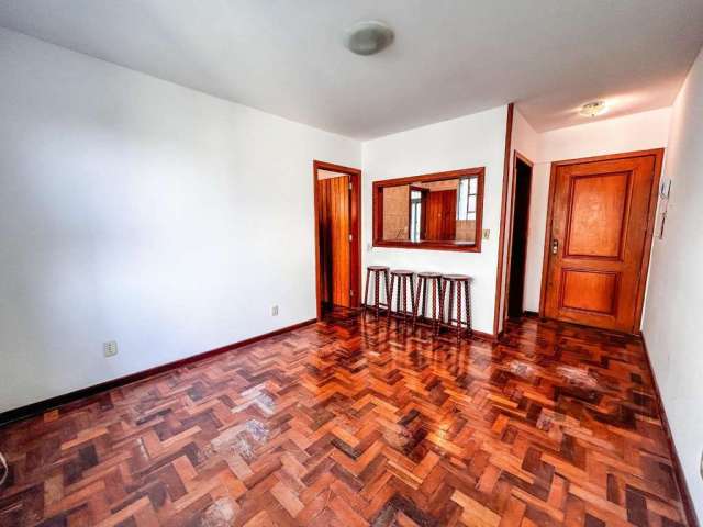 APARTAMENTO  2 DORMITORIOS, VAGA ROTATIVA, SEGUNDO ANDAR TERCEIRO PAVIMENTO. &lt;BR&gt;Este é um excelente apartamento localizado em uma área privilegiada do bairro Cristal, a apenas dez minutos do Ba