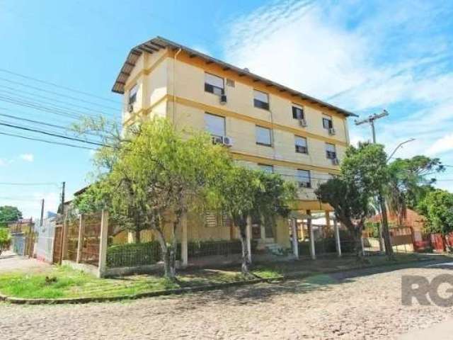 Apartamento no Bairro Vila Ipiranga com 2 vagas cobertas escrituradas. Possui 02 dormitórios, super bem iluminados, living para 02 ambientes, cozinha com armários e estante e possui área de serviço, b