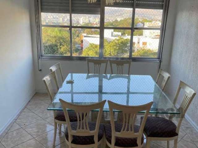 Amplo apartamento 03 dormitórios com dependência de empregada (podendo ser o 4 quarto) no Bairro Petrópolis, são 105 m² bem distribuídos em 02 ambientes, cozinha grande (semi-mobiliado), cozinha refor