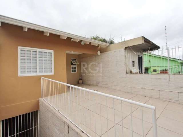 Linda casa de 02 dormitórios, com sacadão fechado em vidro blindex, piso porcelanato na área social e laminado nos dormitórios, gás central, garagem para 02 carros, área de lazer com churrasqueira e f