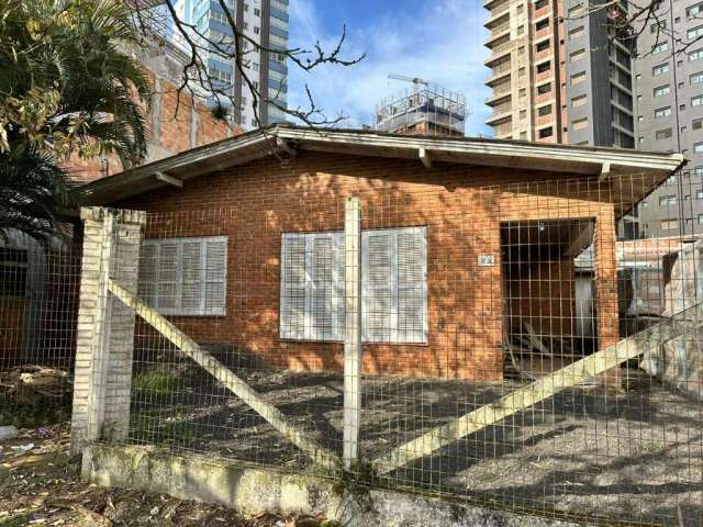 Terreno urbano , localizado no centro de Torres , area total  391m² . Terreno  apto pra construção