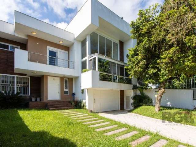 casa nova - 3 suítes - pátio amplo - piscina -  próximo av. Nonoai e a. Campos velho - bairro Nonoai - zona sul de porto alegre muita luz, muito charme! As enormes janelas que inundam essa casa de luz