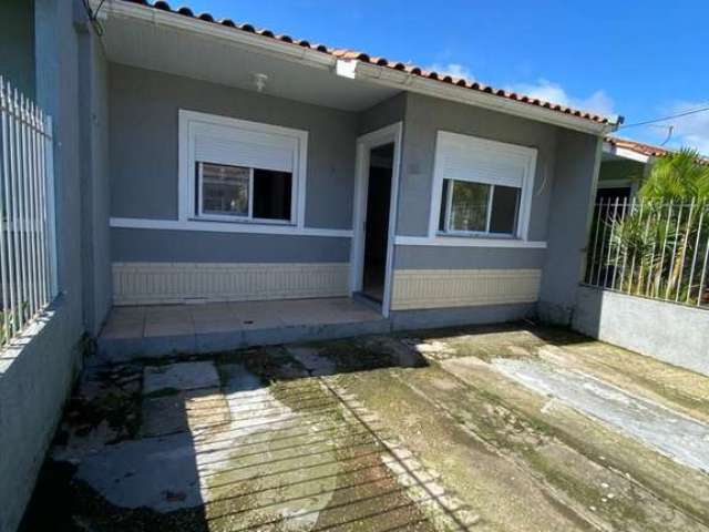 Impecável casa no bairro Hípica, loteamento Moradas Do Sul, com 2 dormitórios, sendo um deles com roupeiros e armários sob medida, amplo living, cozinha sob medida, banheiro social com box, água quent