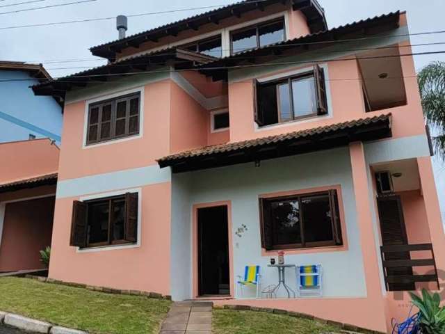 Descubra a sua nova casa no encantador Condomínio Aldeia dos Sonhos, situado na Avenida Vicente Monteggia, no vibrante bairro Cavalhada, em Porto Alegre. &lt;BR&gt;Este imóvel oferece um amplo espaço,