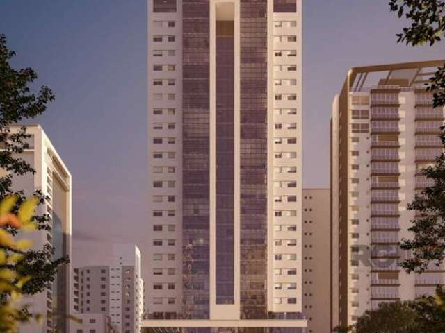 Excelente apartamento no Empreendimento Crystal Tower, em Balneário Camboriú, com 175,55m² privativos, andar alto, vista  para o mar, com 3 suítes e 3 vagas. São apenas 2 apartamentos por andar. Possu